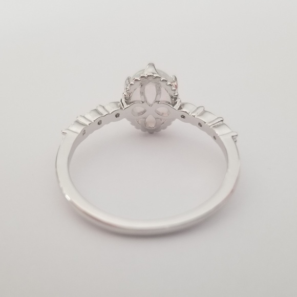 White Gold & Opal Ring - Picture 6 of 8